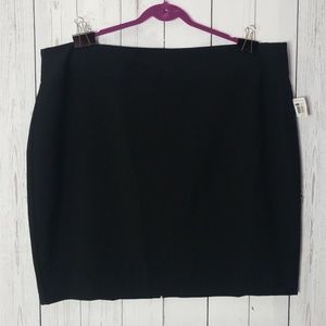 Plus 24w classic black pencil skirt